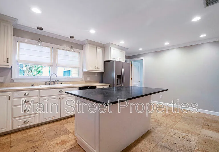 1915 E Avery St — Photo 6