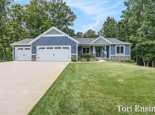 11751 Hardwood Ridge Dr NE, Sparta, MI 49345
