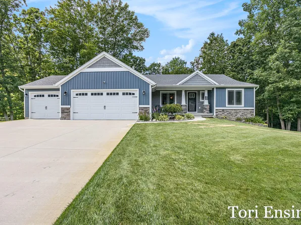 11751 Hardwood Ridge Dr NE, Sparta, MI 49345