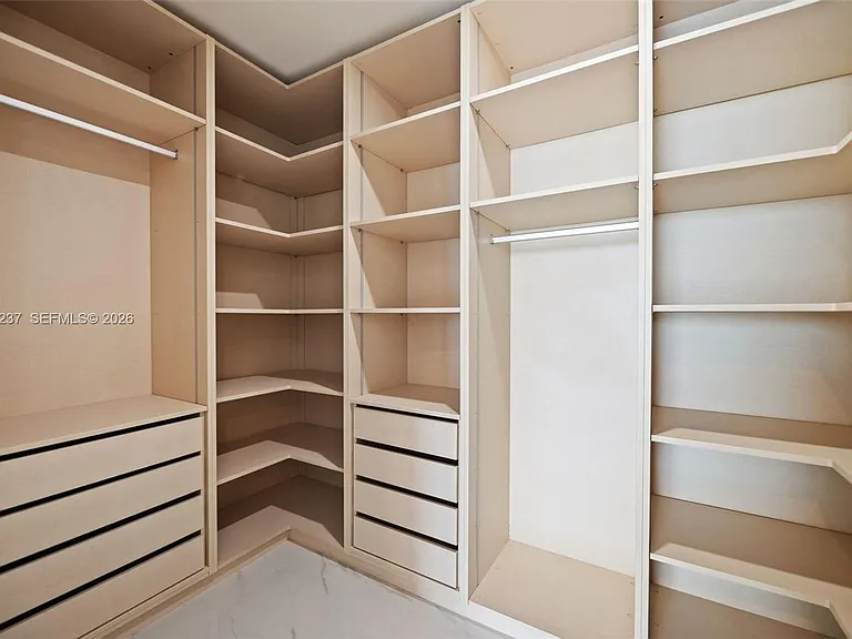 700 NE 24th St #2105 — Photo 5