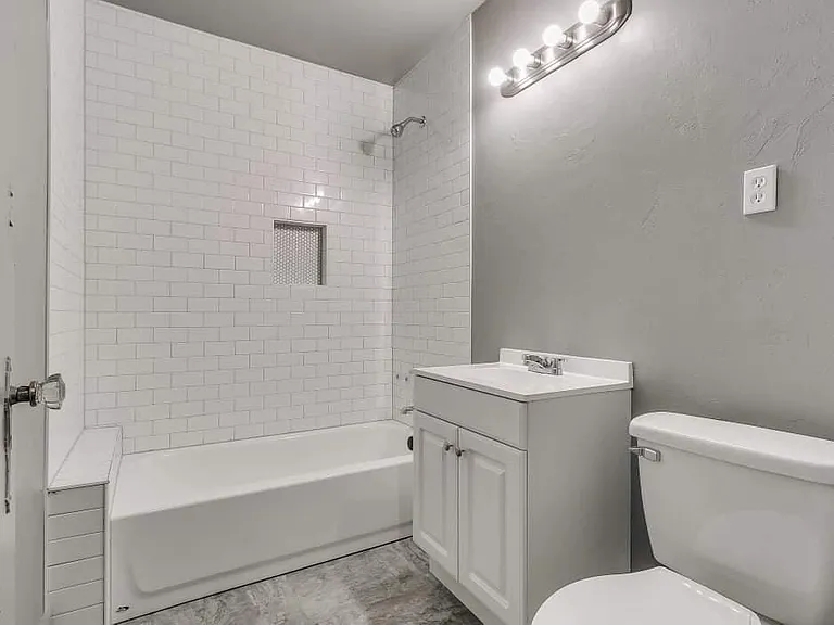 841 NE 26th St — Photo 23