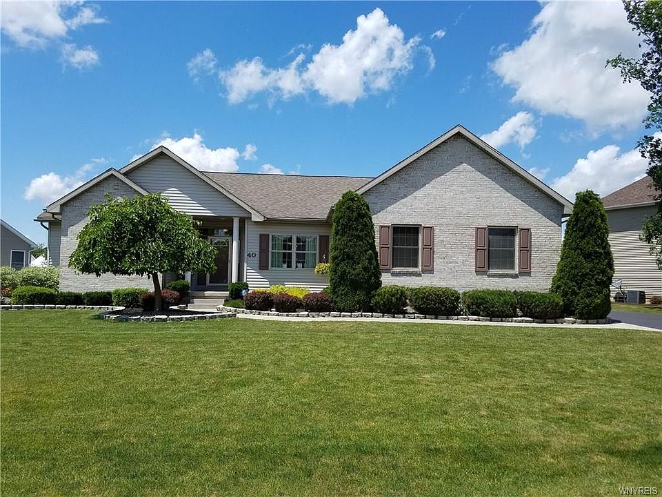 1st image of 40 Sussex Ln