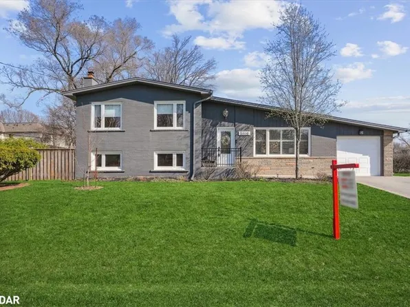 2110 Saxon Rd, Oakville, ON L6L 2V3