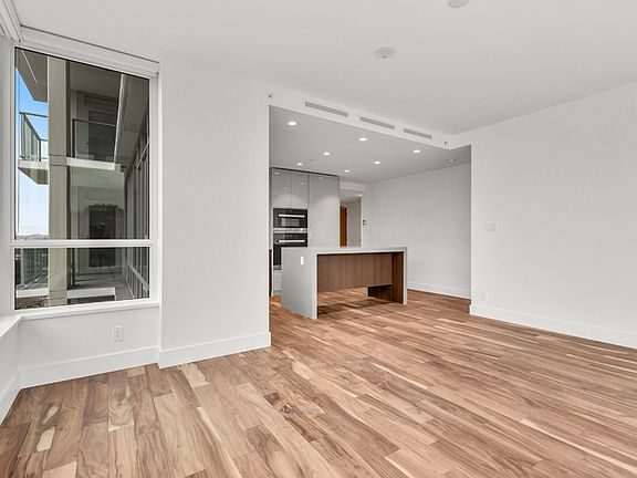 3rd image of 1675 Lions Gate Ln #907