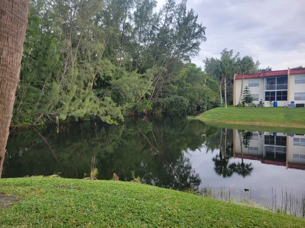 356 Lake Dora Dr, West Palm Beach, FL 33411