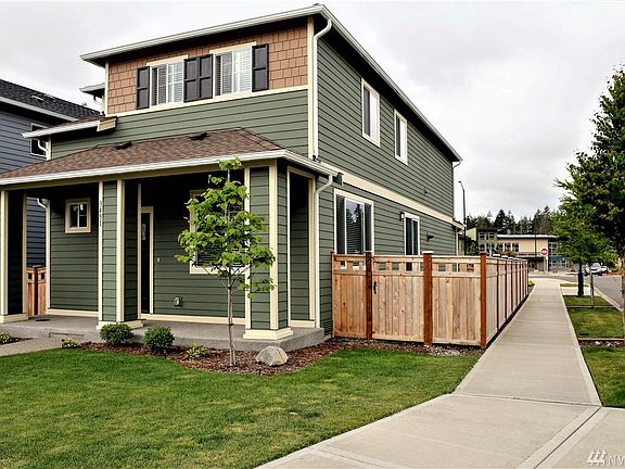 3rd image of 3451 Hera St NE