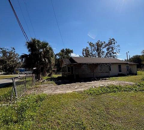 4th image of 411 E CARTER Street