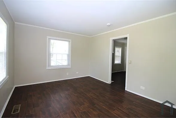 2 bed, $1,000 — Photo 2