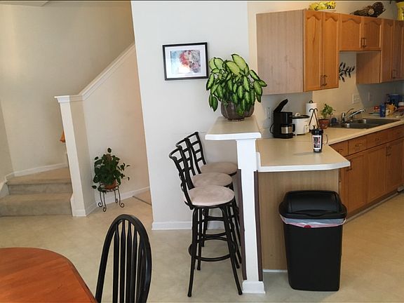 Breakfast bar and kitchen
