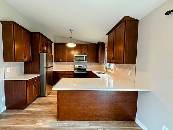 Large eat-in countertop space