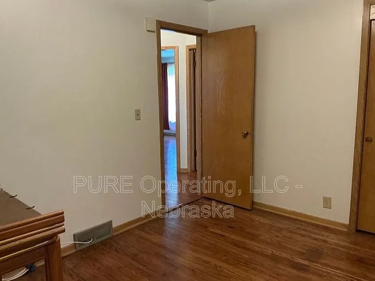 7602 Parker St — Photo 36