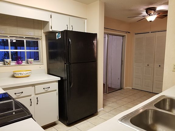 5th image of 7619 Tamarind Ave