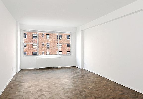 3rd image of 230 E 79th St APT 8D