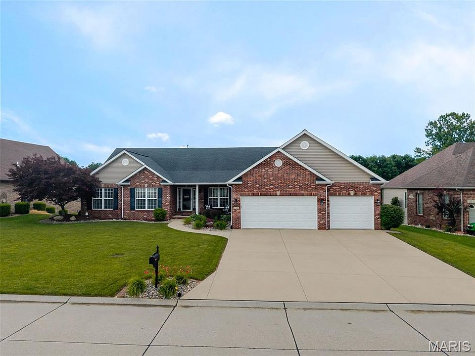 1st image of 136 Stonebridge Crossing Dr