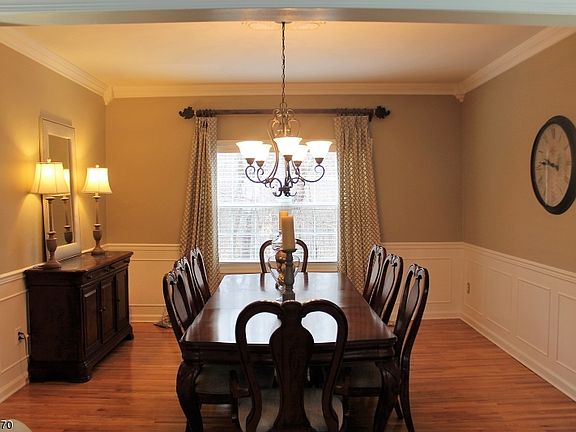 4th image of 28 Schindler Dr
