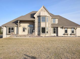 9240 W Woelfel Rd, Franklin, WI 53132