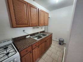 20 Amity St, Paterson, NJ