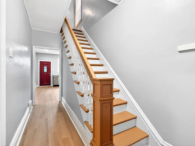 410 Kendall St — Photo 6