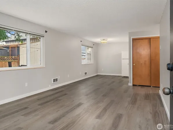 2216 NW 59th St APT 4, Seattle, WA 98107