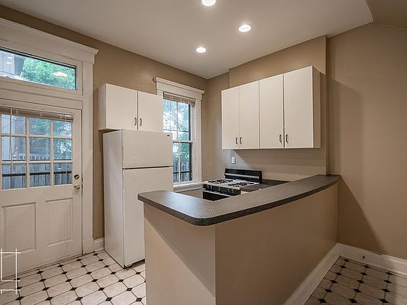 3rd image of 40 W Hubbard Ave #40