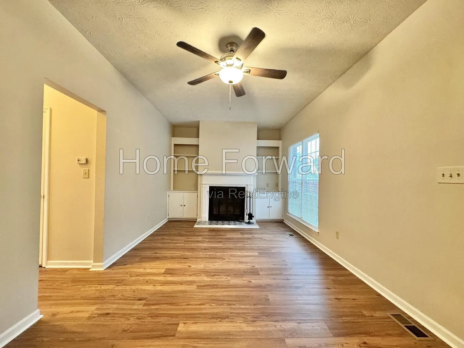 2 bed, 1.5 bath, 1364 sqft, $1,600 — Photo 2