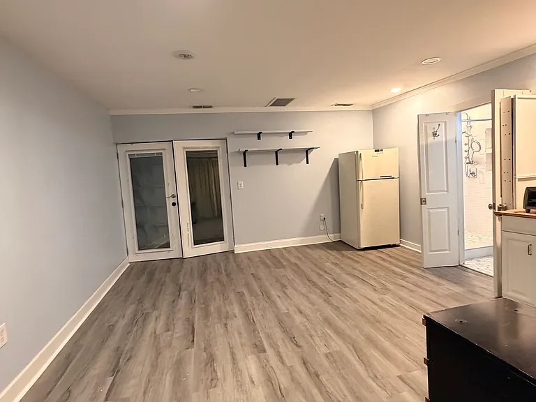 6704 S Himes Ave — Photo 12