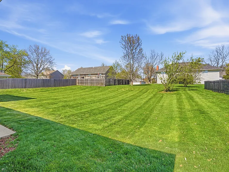 3604 Chatham Dr — Photo 31