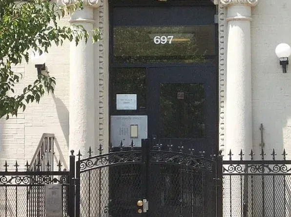 697 Dawson Street image 3 of 14