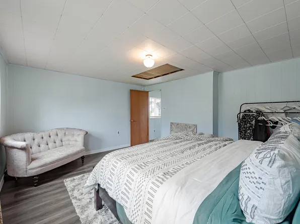 101 Kepple St, Jeannette, PA 15644