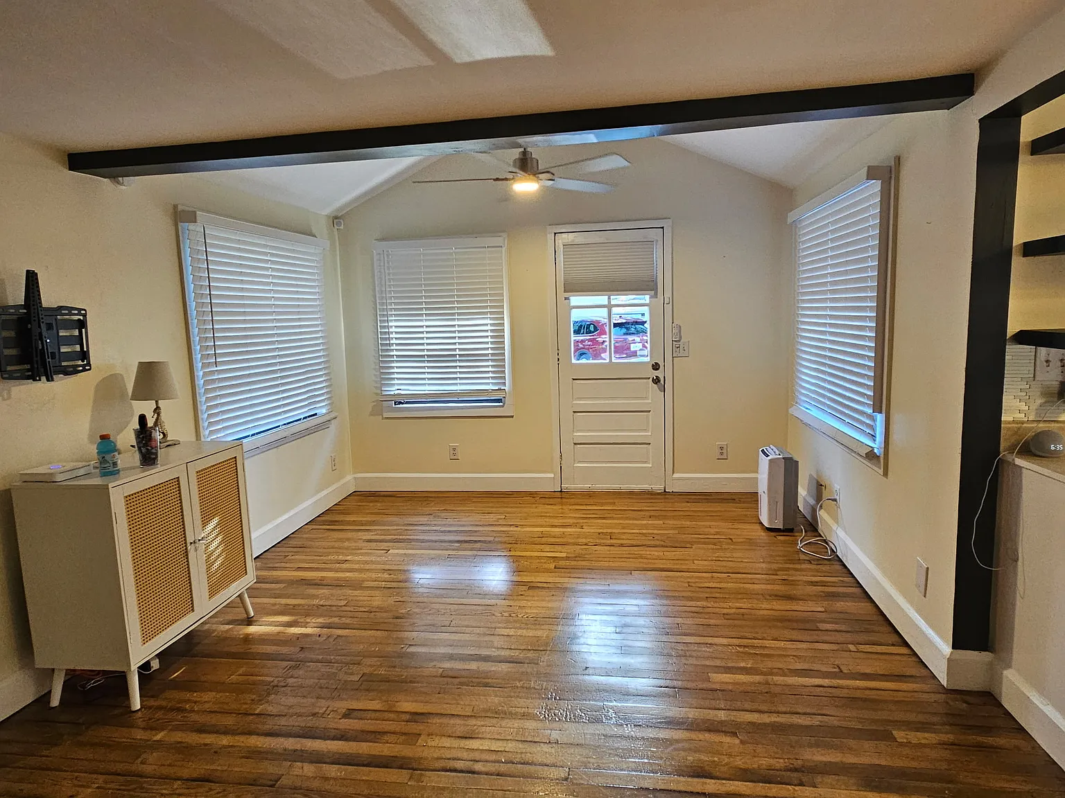 2 bed, 800 sqft, $2,400 — Photo 4