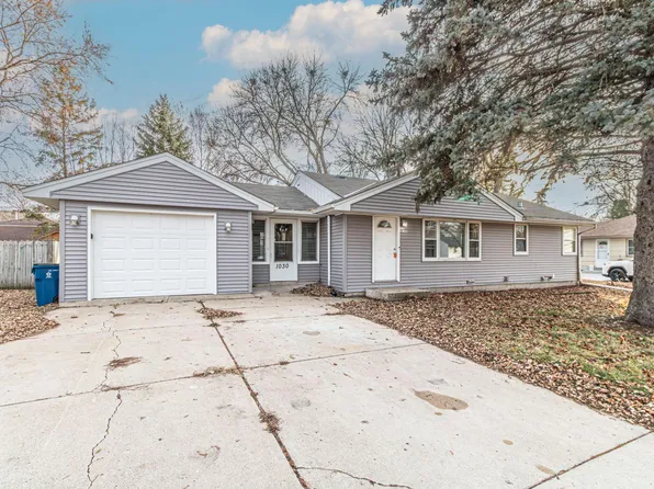 1030 Hathaway Ln NE, Fridley, MN 55432