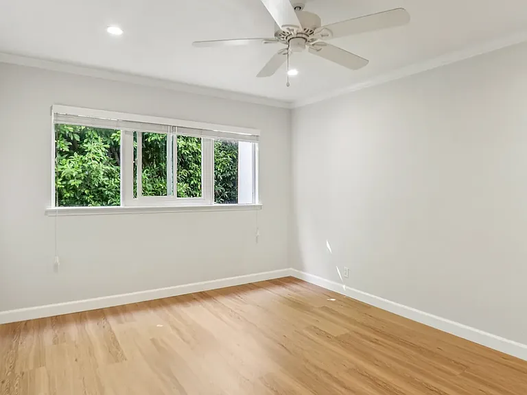 1275 Havenhurst Dr #7 — Photo 12