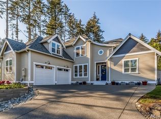 760 Santa Clara Ln NE, Bainbridge Island, WA 98110