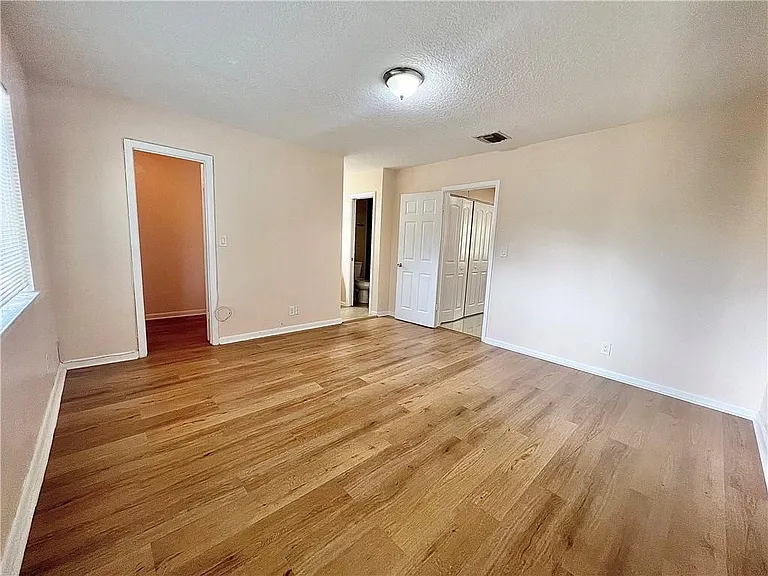 1343 Hampton Blvd — Photo 9