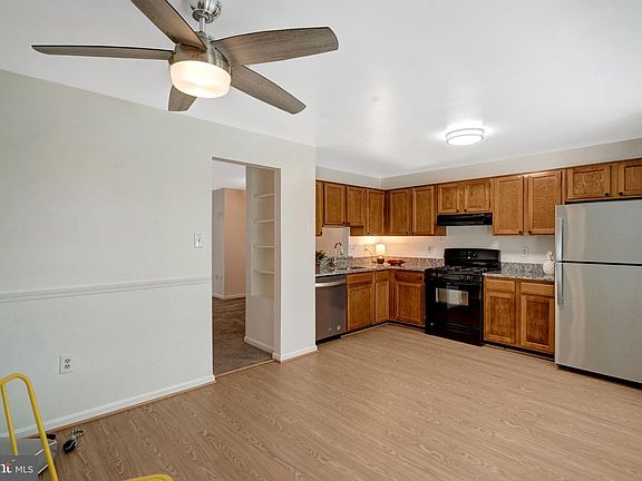 3rd image of 7580 Blanford Ct