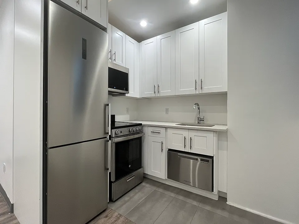 350 Central Park W #1R