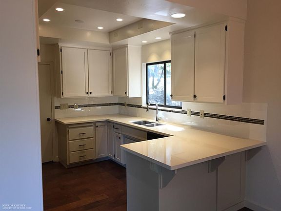 4th image of 15556 Robert Ct