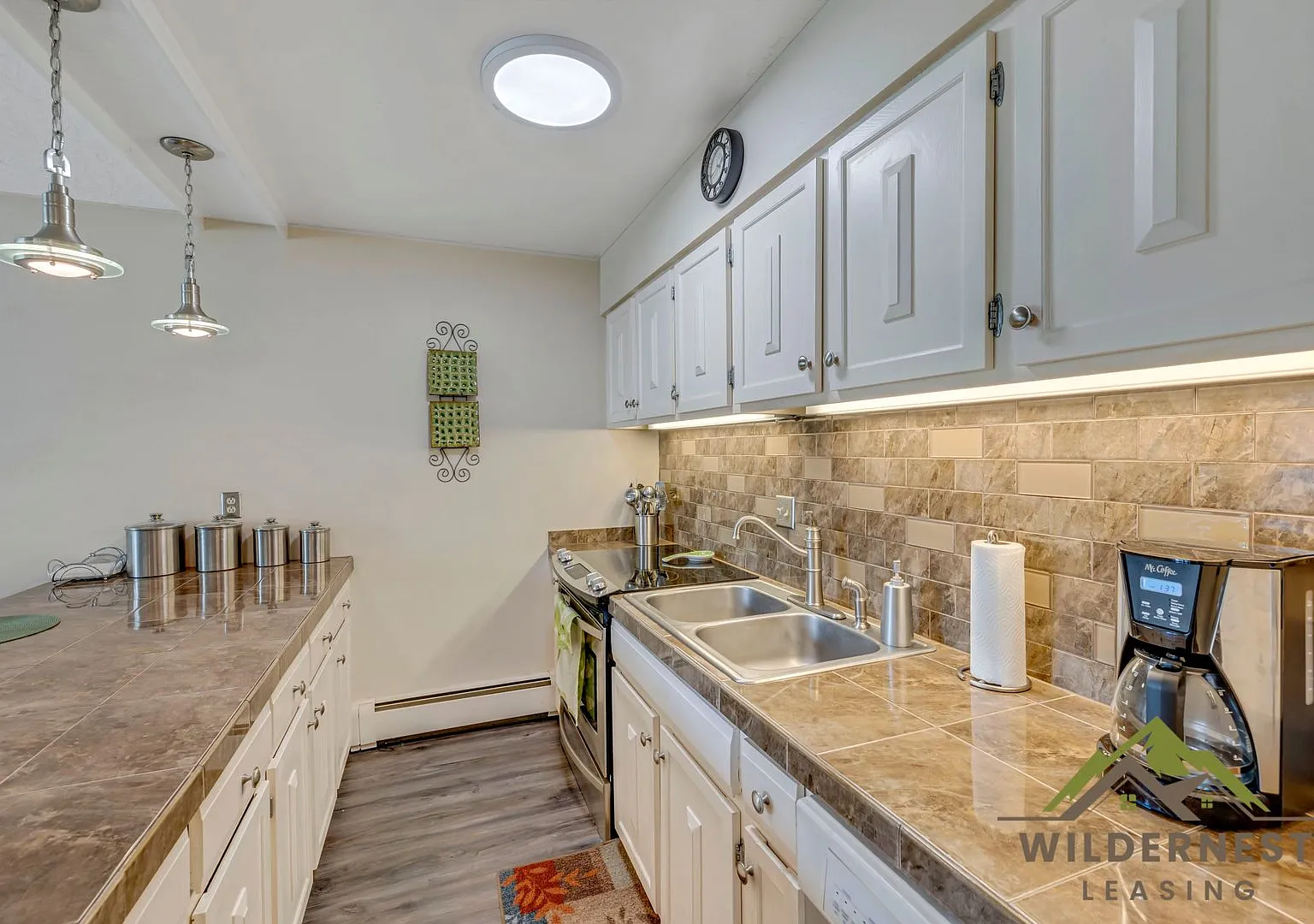 Open Floor Plan Winter Escape- 2 Bed/2 Bath, in unit washer/dryer — Photo 4