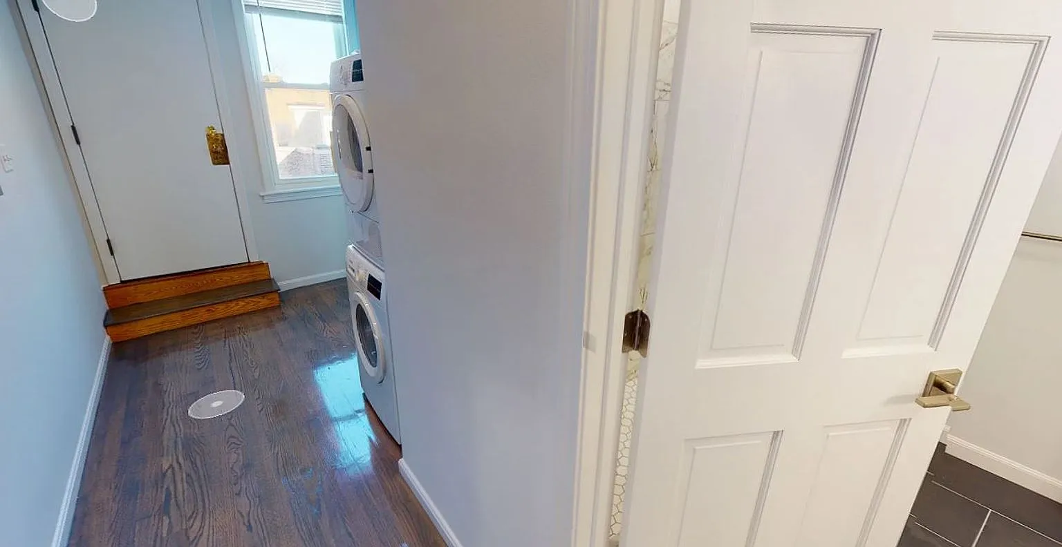 3 Bedroom- No broker Fee — Photo 3