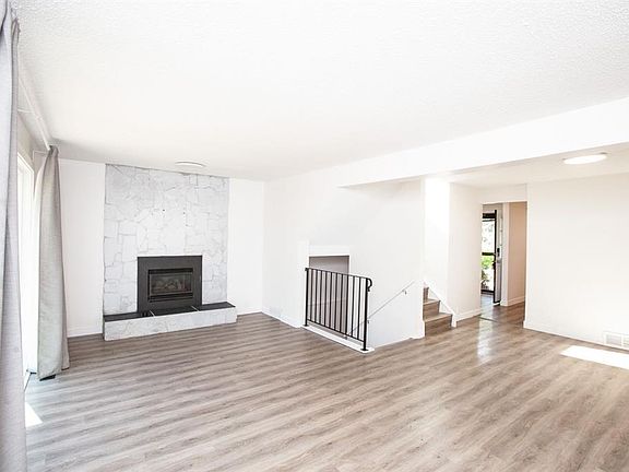 5th image of 28 W Midpark Gdns SE