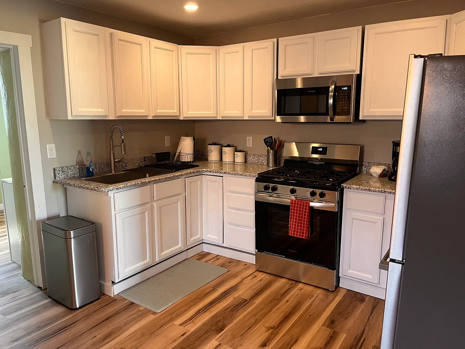 2 bed, 1156 sqft, $2,400 — Photo 4