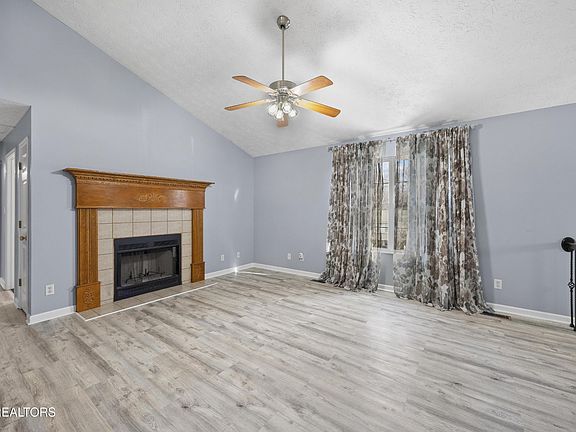 5th image of 5981 Katrina Ln