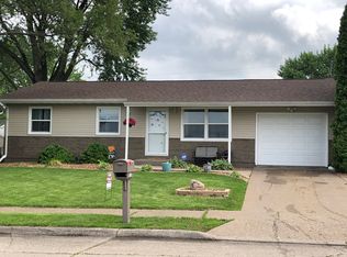 1729 W 70th St, Davenport, IA 52806