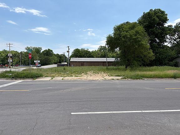 2nd image of 212 S Bowman Ave