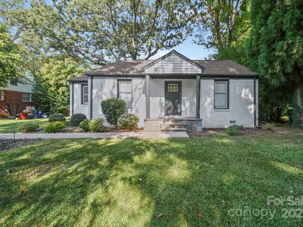 5030 Grapevine Dr, Charlotte, NC 28217