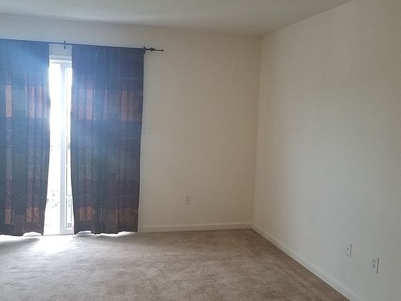 3rd image of 421 Jacobsen Dr