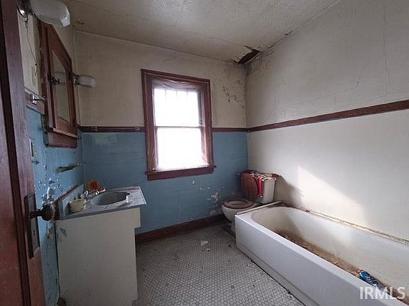 5th image of 301 Haney Ave