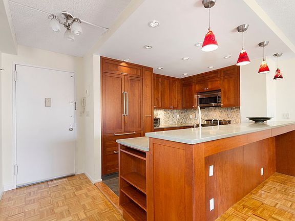 2nd image of 100 W 89th St APT 6K