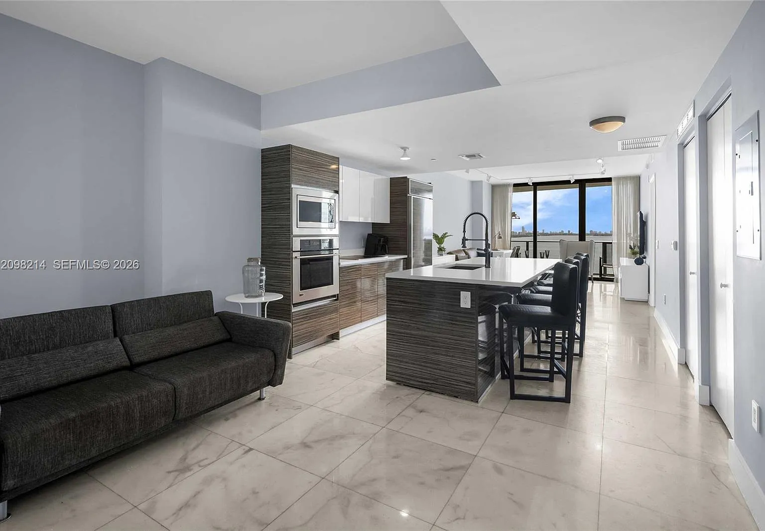 Icon Bay Condo — Photo 1