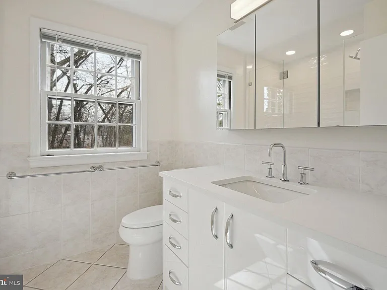 5801 Hillburne Way — Photo 20